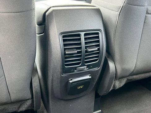 Used 2017 Ford Escape SE w/ Equipment Group 201A AWD/4WD image 32
