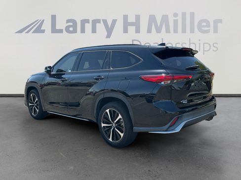 Used 2021 Toyota Highlander XSE AWD/4WD image 3