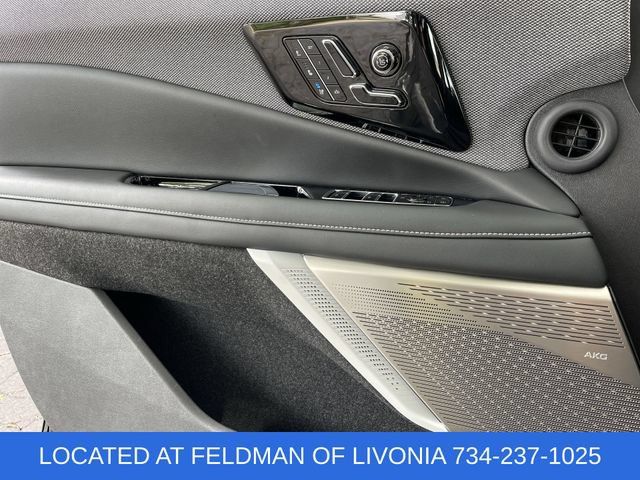 Used 2025 Cadillac Optiq Luxury 2 AWD/4WD image 22
