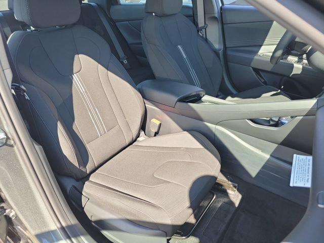 New 2026 Hyundai Elantra SEL Sport Premium FWD image 17