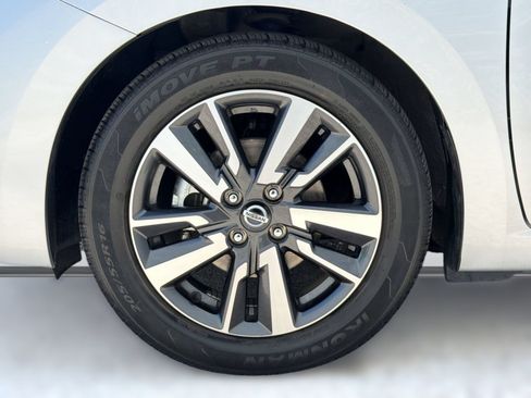 Used 2021 Nissan Versa SV FWD image 12