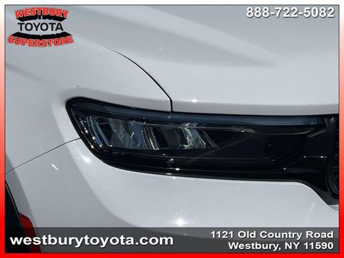 Used 2024 Jeep Grand Cherokee L Laredo image 7