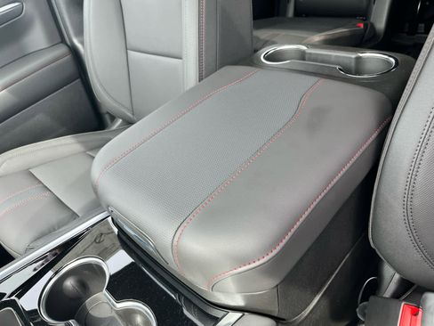 New 2026 Chevrolet Suburban RST image 22