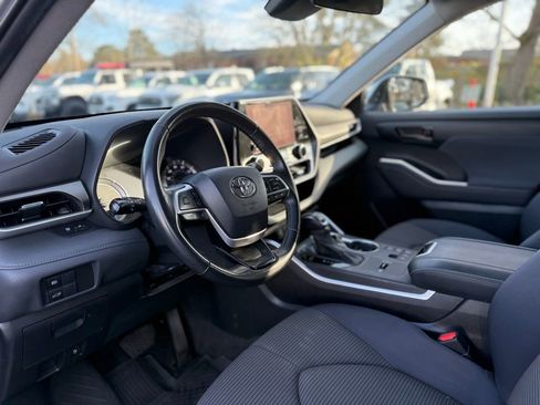 Used 2023 Toyota Highlander LE image 13