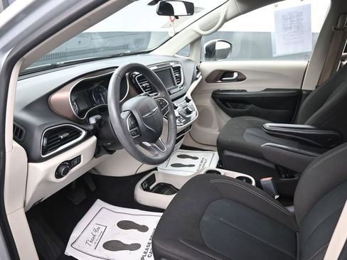 Used 2022 Chrysler Voyager LX FWD image 26