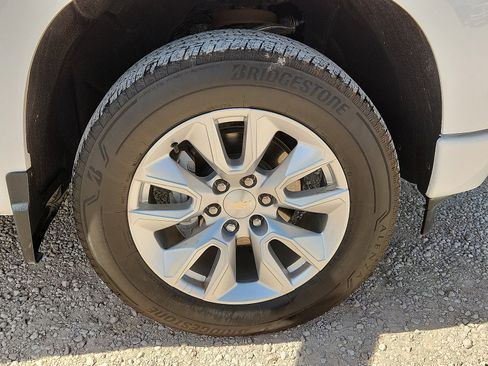 Used 2024 Chevrolet Silverado 1500 Custom AWD/4WD image 7