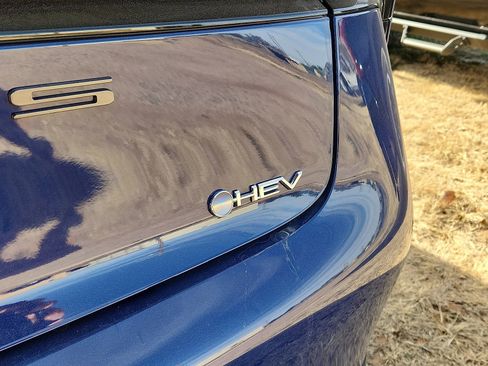 New 2026 Toyota Prius LE image 10