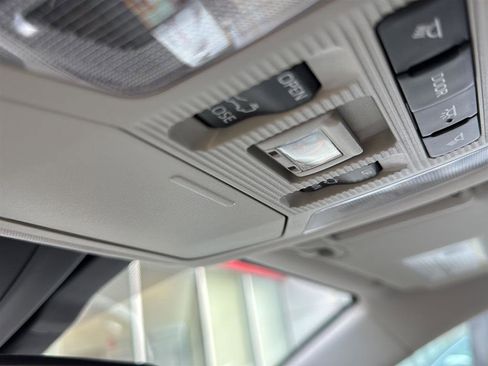 Used 2021 Toyota RAV4 XLE Premium image 10