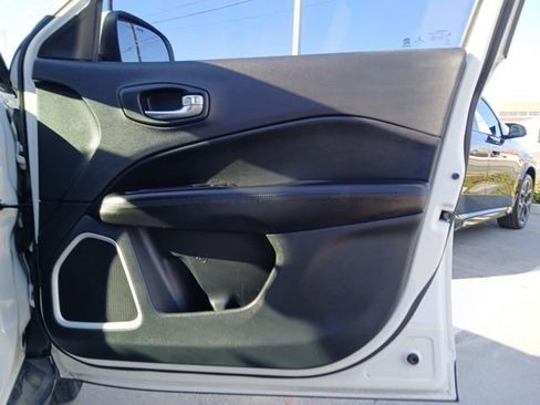 Used 2020 Jeep Compass Latitude image 16