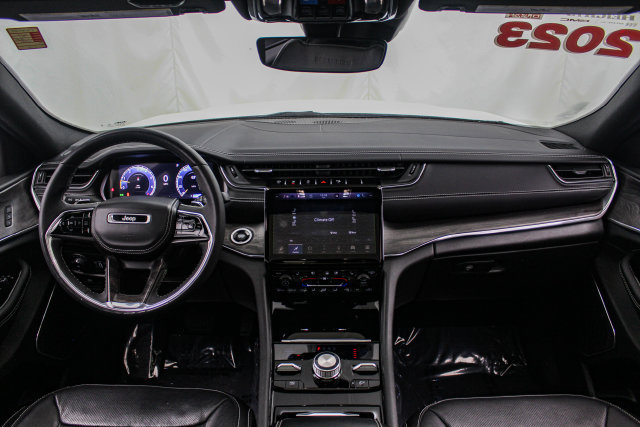 Used 2023 Jeep Grand Cherokee Overland AWD/4WD image 26