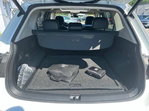 Used 2024 Volkswagen Tiguan SE w/ Panoramic Sunroof Package AWD/4WD image 31
