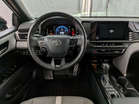 Used 2025 Toyota Camry SE FWD image 23