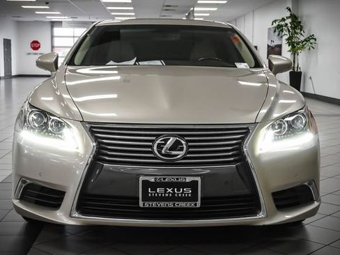 Used 2017 Lexus LS 460 w/ Comfort Package RWD image 4
