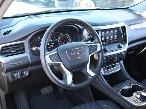 Used 2023 GMC Acadia SLE w/ Driver Convenience Package FWD image 17