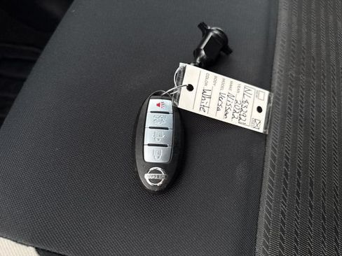 Used 2022 Nissan Versa SV FWD image 28