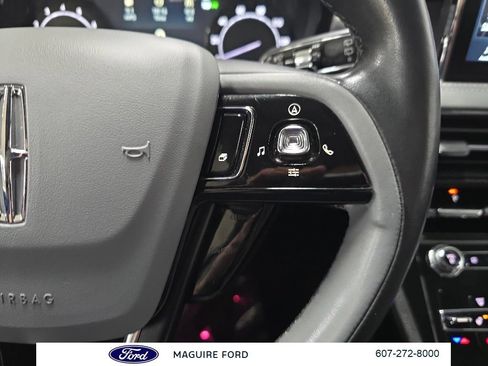 Used 2021 Lincoln Corsair AWD w/ Premium Package image 24
