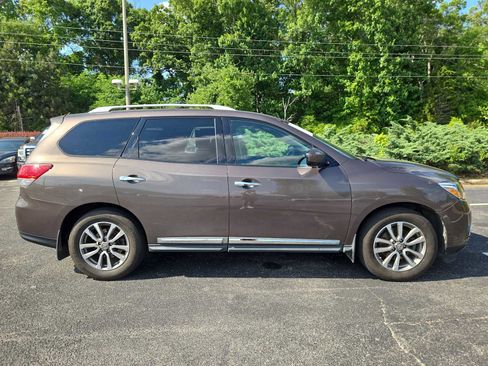 Used 2015 Nissan Pathfinder SL w/ SL Tech Package FWD image 8