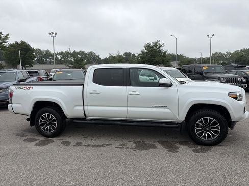 Used 2023 Toyota Tacoma TRD Sport w/ TRD Premium Sport Package AWD/4WD image 4