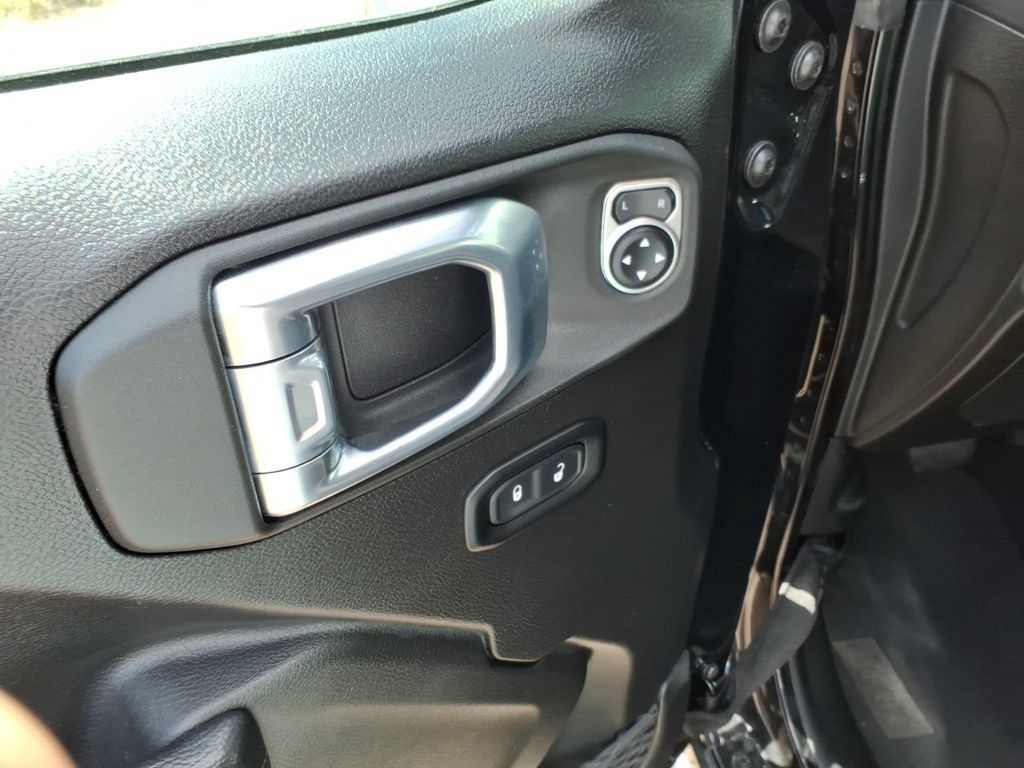 Used 2026 Jeep Gladiator Mojave AWD/4WD image 14