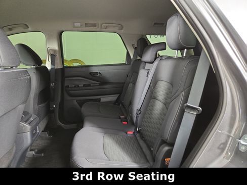Used 2024 Nissan Pathfinder S image 11