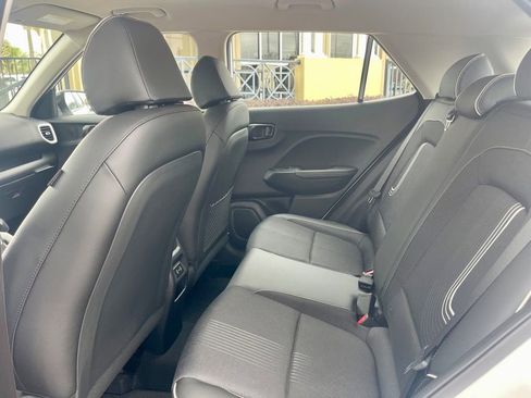 Used 2025 Hyundai Venue Limited image 12