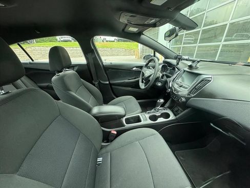 Used 2017 Chevrolet Cruze LT w/ RS Package FWD image 3