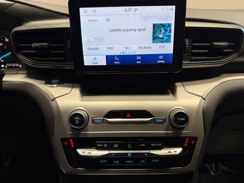 Used 2022 Ford Explorer XLT image 31