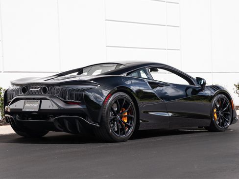 Used 2023 McLaren Artura RWD image 17