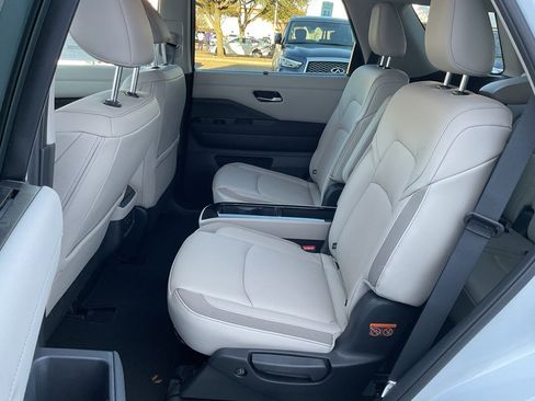 New 2026 Nissan Pathfinder SL image 15