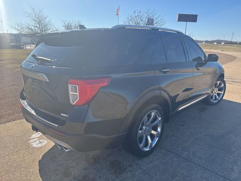 Used 2020 Ford Explorer Platinum w/ Premium Technology Package image 5