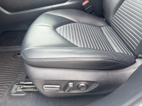 Used 2024 Toyota Highlander XSE FWD image 24