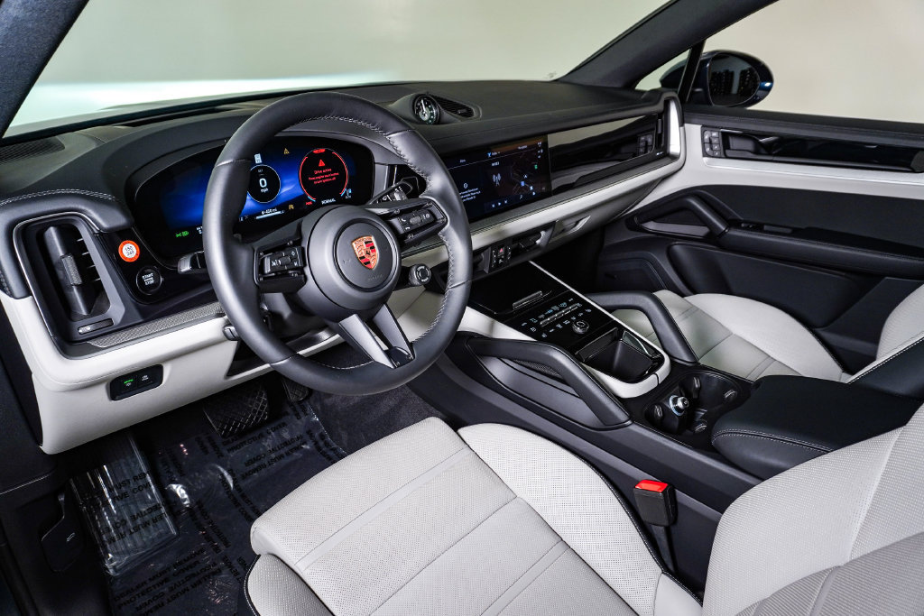 Certified 2026 Porsche Cayenne Coupe AWD/4WD image 4