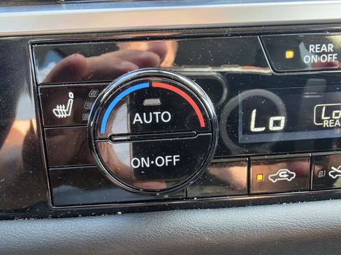 Used 2025 Nissan Pathfinder SV AWD/4WD image 16