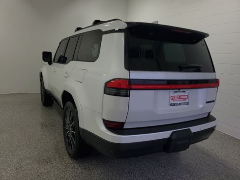 Used 2024 Lexus GX 550 w/ Accessory Package (Z1) AWD/4WD image 5