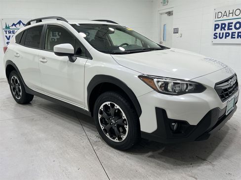 Used 2023 Subaru Crosstrek 2.0i Premium image 2