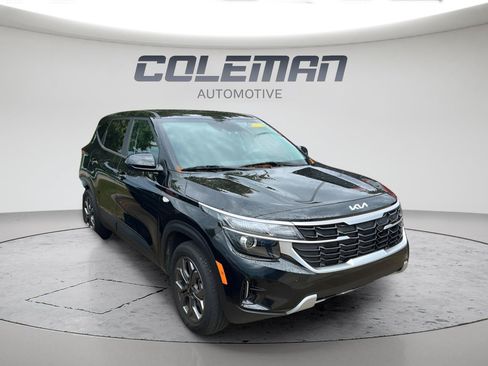 Used 2024 Kia Seltos LX AWD/4WD image 2