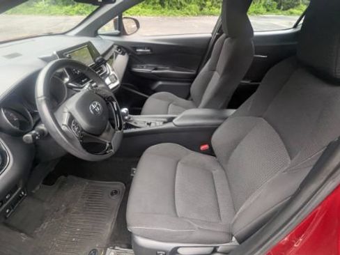 Used 2018 Toyota C-HR XLE FWD image 16