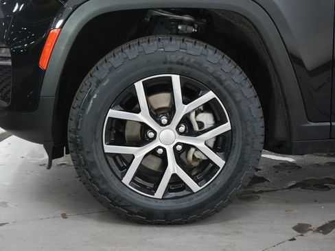 Used 2023 Jeep Grand Cherokee Limited w/ Trailer Tow Prep Group (B) AWD/4WD image 29