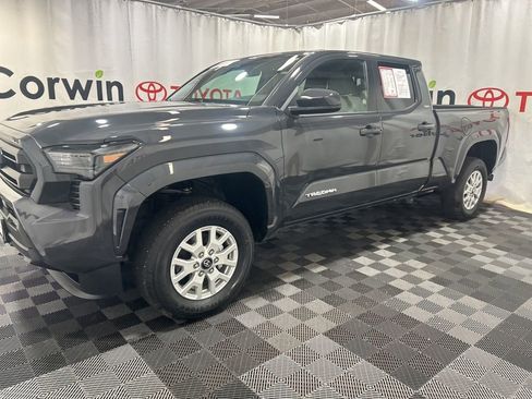 Used 2025 Toyota Tacoma SR5 image 5