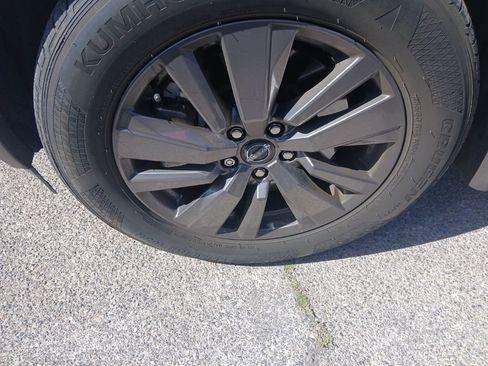 Certified 2023 Nissan Pathfinder S image 3