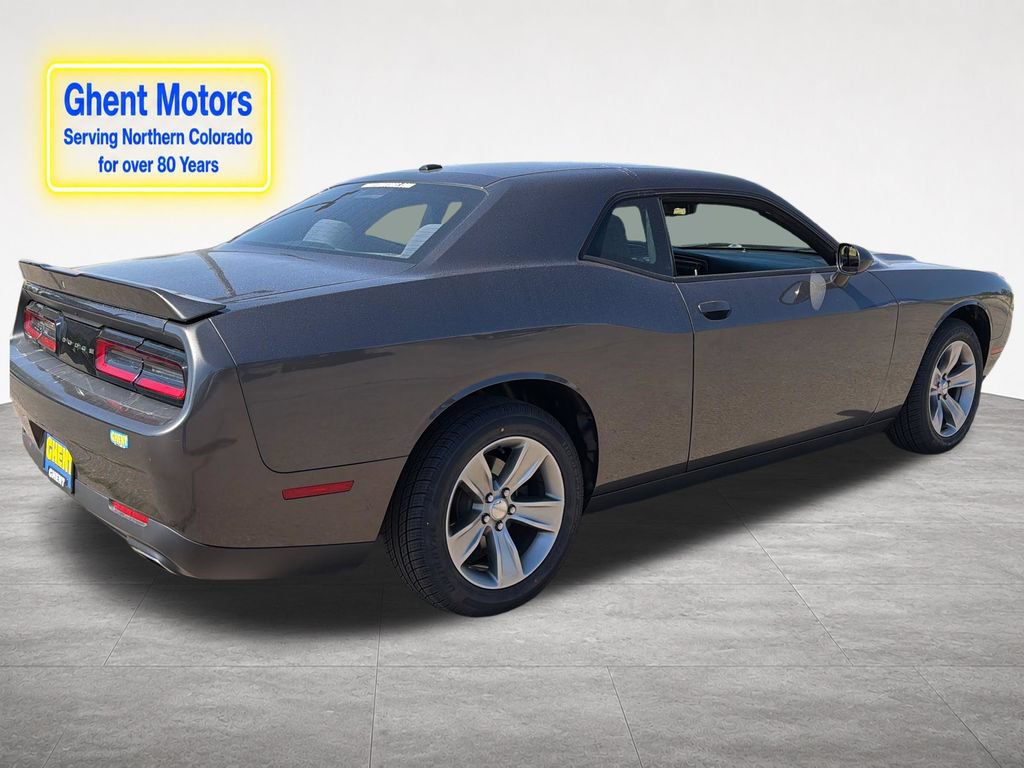 Used 2019 Dodge Challenger SXT RWD image 4
