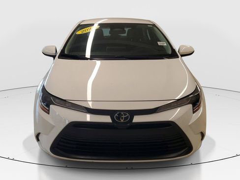Used 2024 Toyota Corolla LE image 2