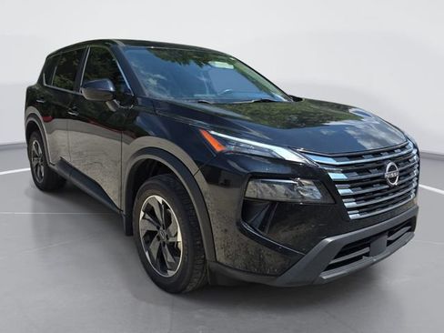 Used 2024 Nissan Rogue SV FWD image 2