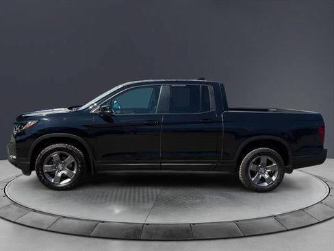 Used 2025 Honda Ridgeline TrailSport image 2