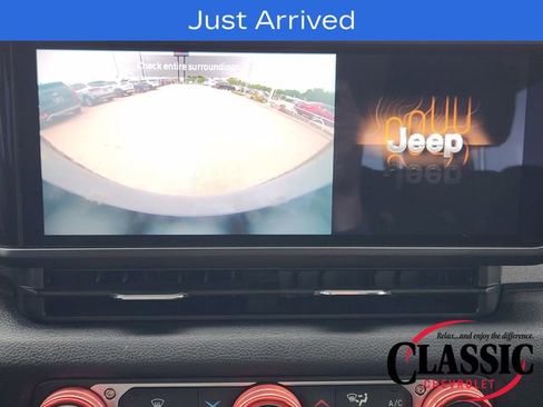 Used 2025 Jeep Wrangler Sport AWD/4WD image 9