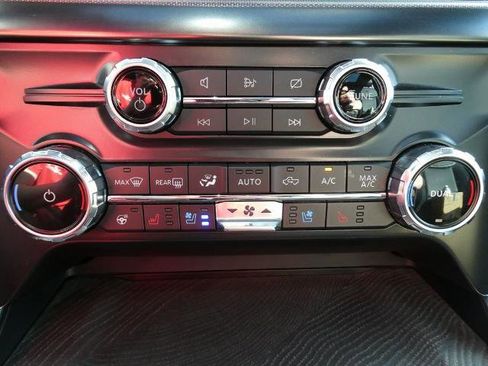 Certified 2022 Ford F150 Platinum w/ Equipment Group 701A High image 33