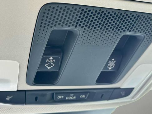 Used 2025 Honda Pilot Elite image 42