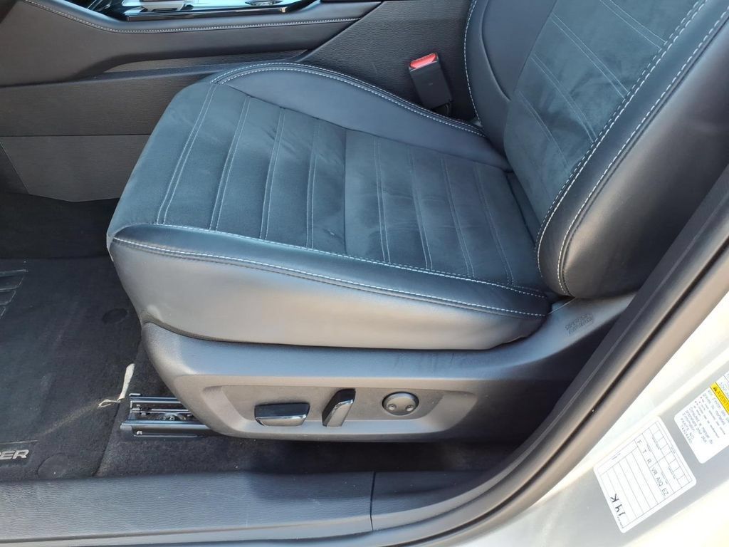 Used 2025 Mitsubishi Outlander SE AWD/4WD image 5