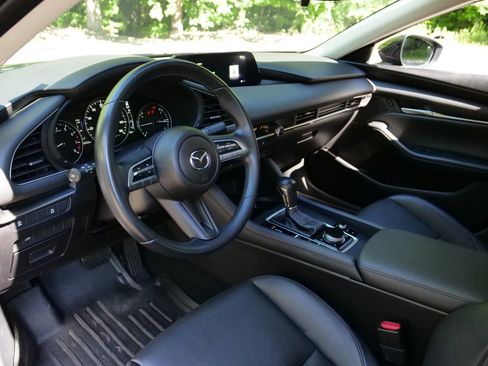 Used 2021 MAZDA MAZDA3 s FWD image 2