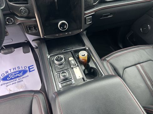 Used 2024 Ford Expedition Limited image 43